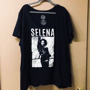 Selena Tee